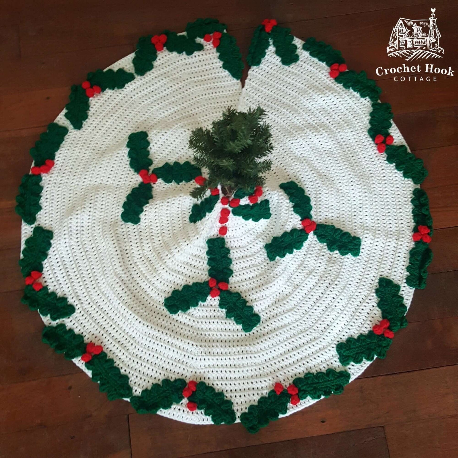 Christmas Tree Skirt - www.crochethookcottage.com