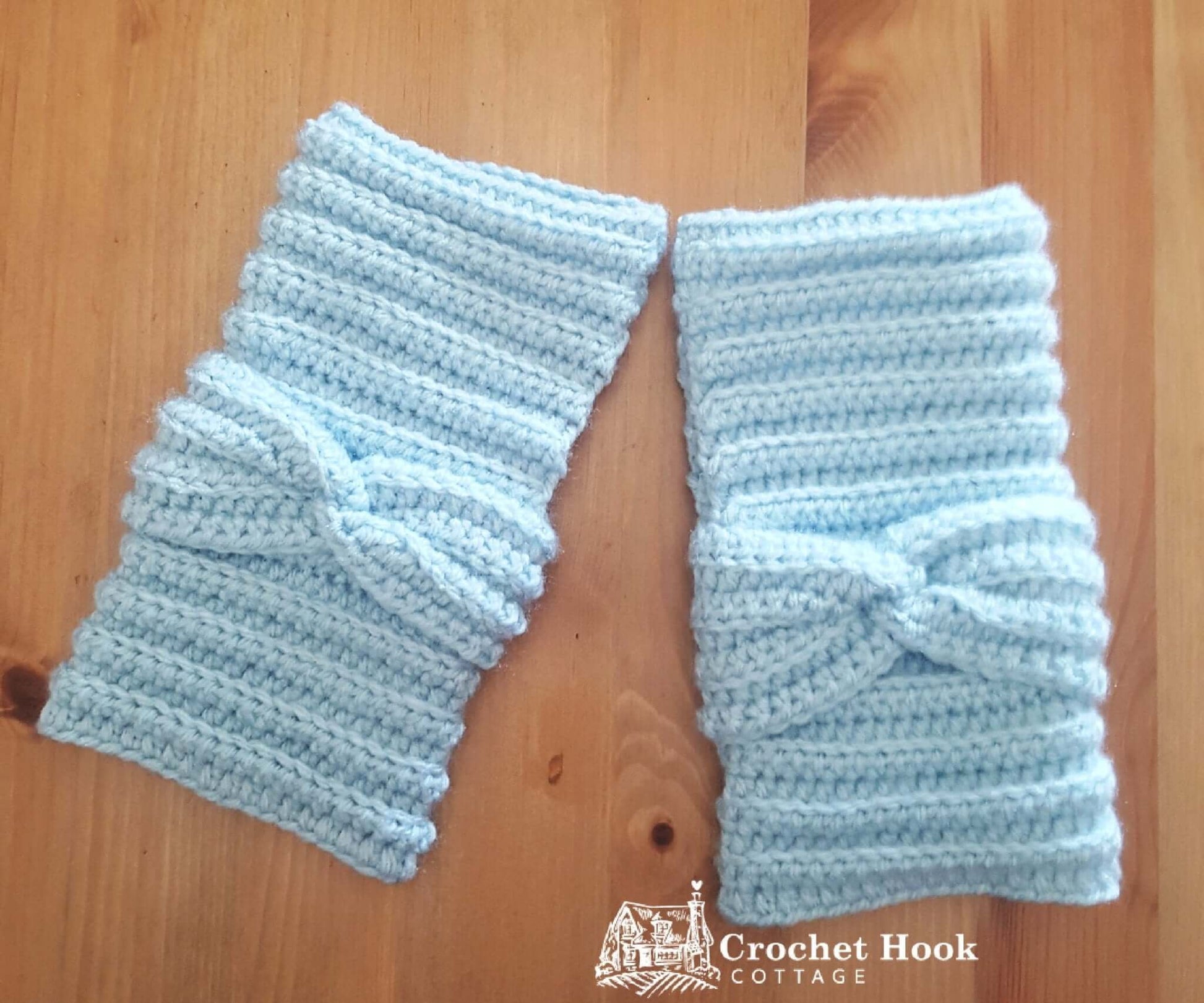 Delightful Wrist Warmers - www.crochethookcottage.com