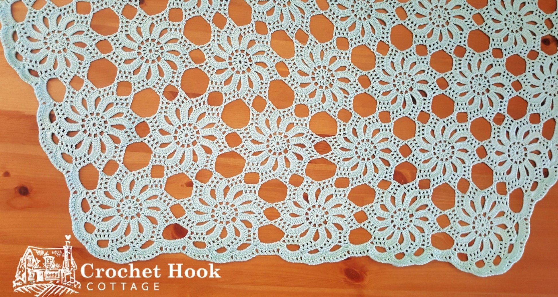 close up of one edge of the crocheted hexagonal lace Wheels of Fortune Tablecloth - www.crochethookcottage.com